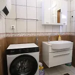 Апартаменты Quiet & Cosy Hillside Hideway Near Bus & Train St *