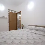 Апартаменты Quiet & Cosy Hillside Hideway Near Bus & Train St Сараево