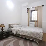 Apartman Quiet & Cosy Hillside Hideway Near Bus & Train St *