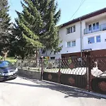Apartman Quiet & Cosy Hillside Hideway Near Bus & Train St