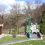 Apartman Quiet & Cosy Hillside Hideway Near Bus & Train St *