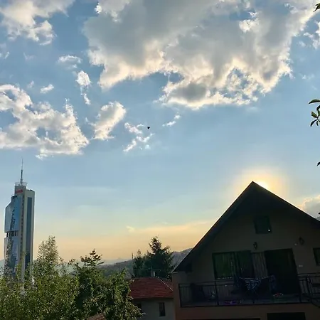 Quiet & Cosy Hillside Hideway Near Bus & Train St Lägenhet