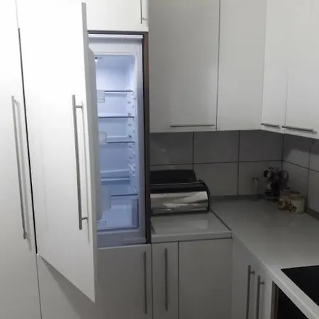 Quiet & Cosy Hillside Hideway Near Bus & Train St Lägenhet Sarajevo