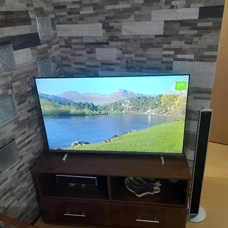 Quiet & Cosy Hillside Hideway Near Bus & Train St *