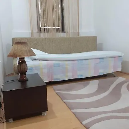 Apartment Quiet & Cosy Hillside Hideway Near Bus & Train St