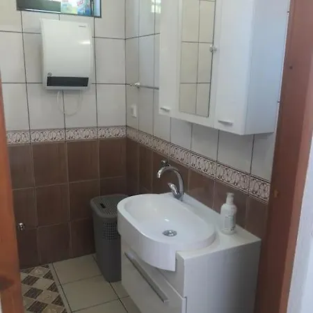 Apartment Quiet & Cosy Hillside Hideway Near Bus & Train St *