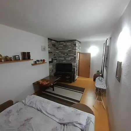 Quiet & Cosy Hillside Hideway Near Bus & Train St *