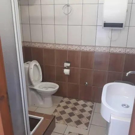 Quiet & Cosy Hillside Hideway Near Bus & Train St