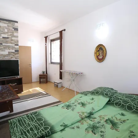 Apartman Quiet & Cosy Hillside Hideway Near Bus & Train St *