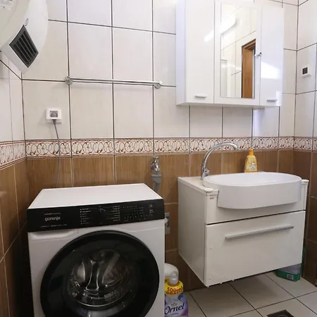 Apartman Quiet & Cosy Hillside Hideway Near Bus & Train St *