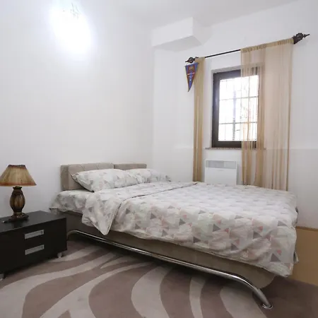 Apartman Quiet & Cosy Hillside Hideway Near Bus & Train St *
