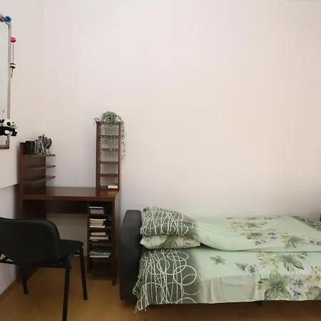 Quiet & Cosy Hillside Hideway Near Bus & Train St Appartement