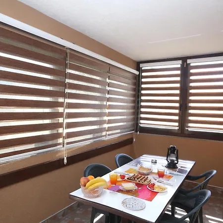 Quiet & Cosy Hillside Hideway Near Bus & Train St Apartman