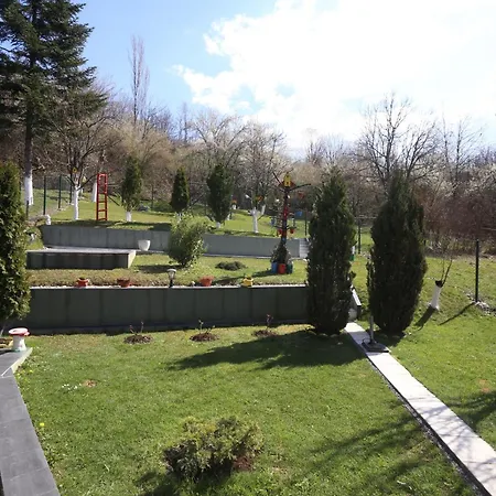Quiet & Cosy Hillside Hideway Near Bus & Train St *