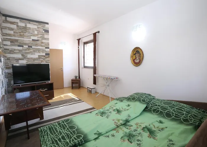 Apartman Quiet & Cosy Hillside Hideway Near Bus & Train St *