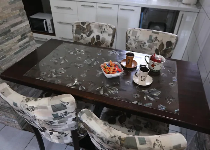 Quiet & Cosy Hillside Hideway Near Bus & Train St Apartman *