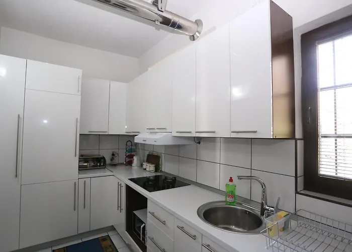 Apartman Quiet & Cosy Hillside Hideway Near Bus & Train St *