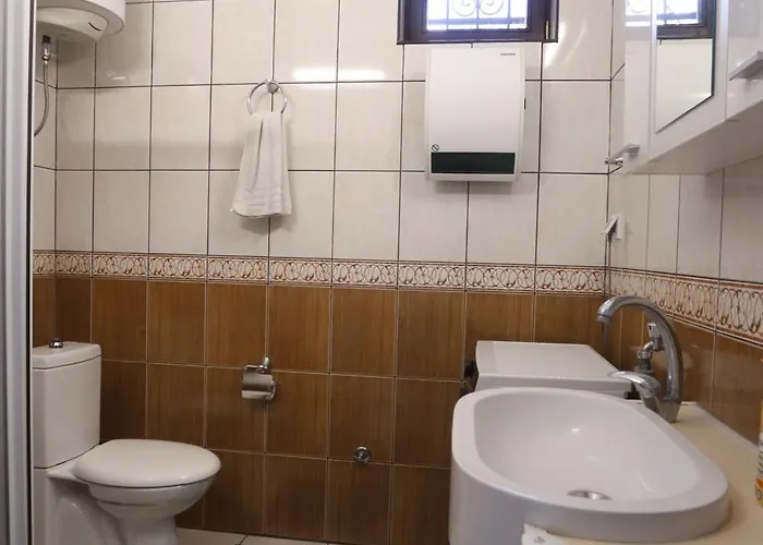 Quiet & Cosy Hillside Hideway Near Bus & Train St Apartman *