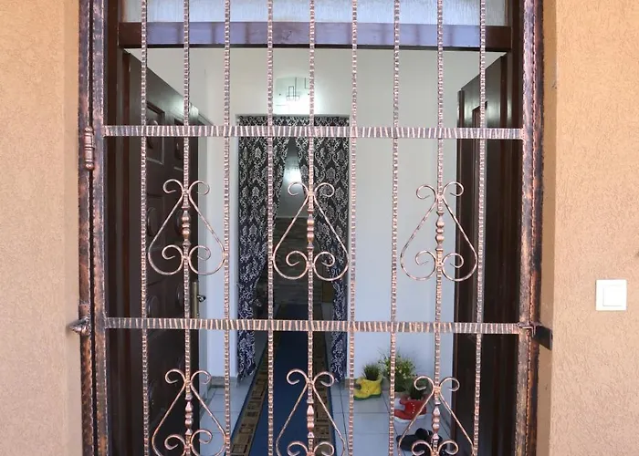 Quiet & Cosy Hillside Hideway Near Bus & Train St Apartman *