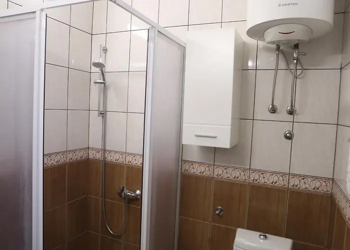 Quiet & Cosy Hillside Hideway Near Bus & Train St * Sarajevo