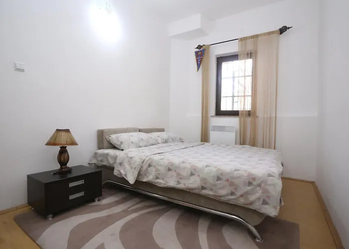 Apartman Quiet & Cosy Hillside Hideway Near Bus & Train St *