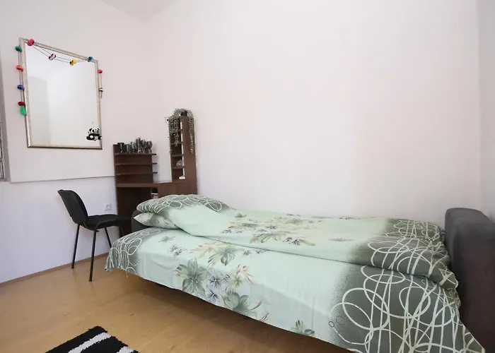 Quiet & Cosy Hillside Hideway Near Bus & Train St * Sarajevo