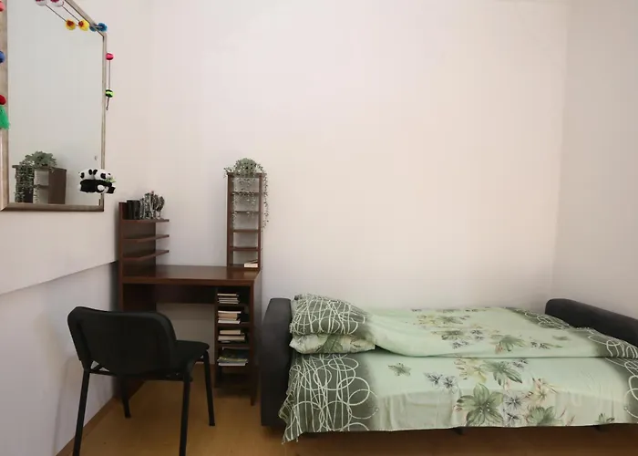 Quiet & Cosy Hillside Hideway Near Bus & Train St Apartman