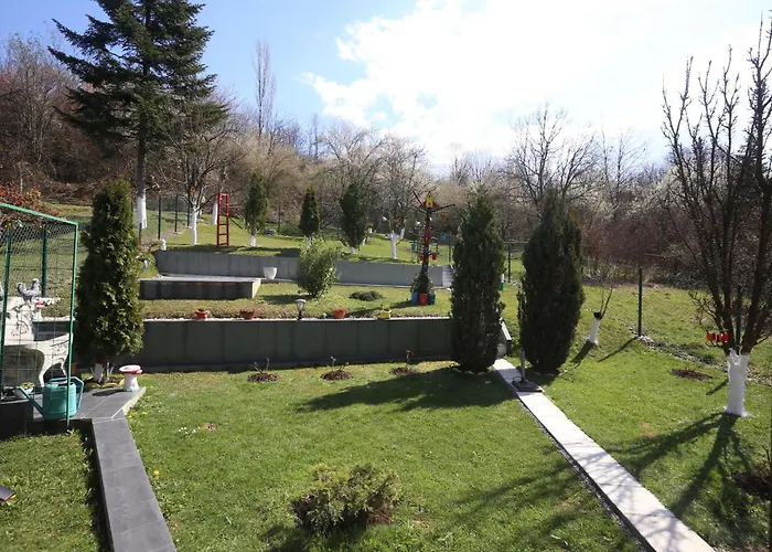 Quiet & Cosy Hillside Hideway Near Bus & Train St *